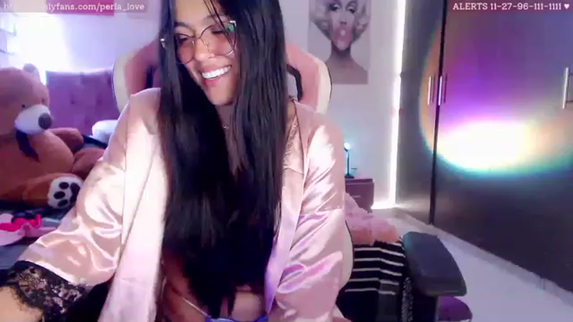 Gallery image thumbnail from Perla_Love's myfreecams stream on, 04/05/2023, 17:31 image 14 of 20