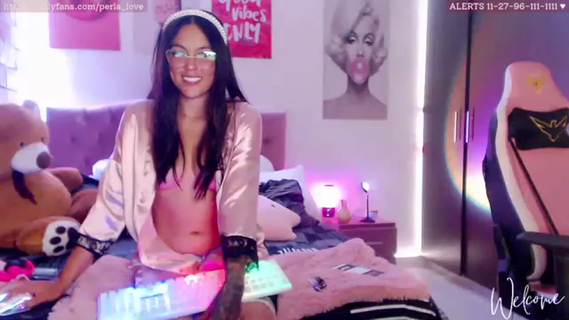 Gallery image thumbnail from Perla_Love's myfreecams stream on, 04/05/2023, 17:31 image 4 of 20