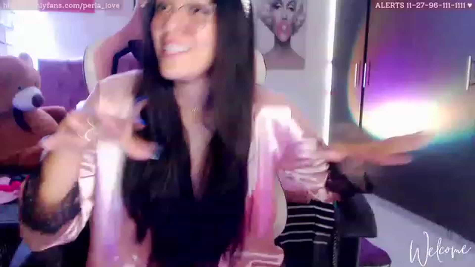 Gallery image thumbnail from Perla_Love's myfreecams stream on, 04/05/2023, 17:31 image 10 of 20