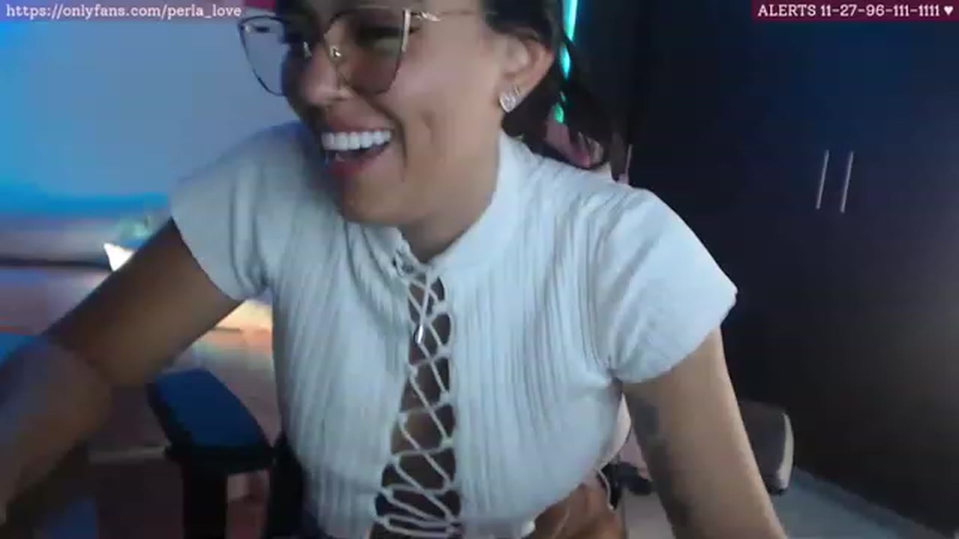 Gallery image thumbnail from Perla_Love's myfreecams stream on, 05/15/2023, 17:21 image 7 of 20