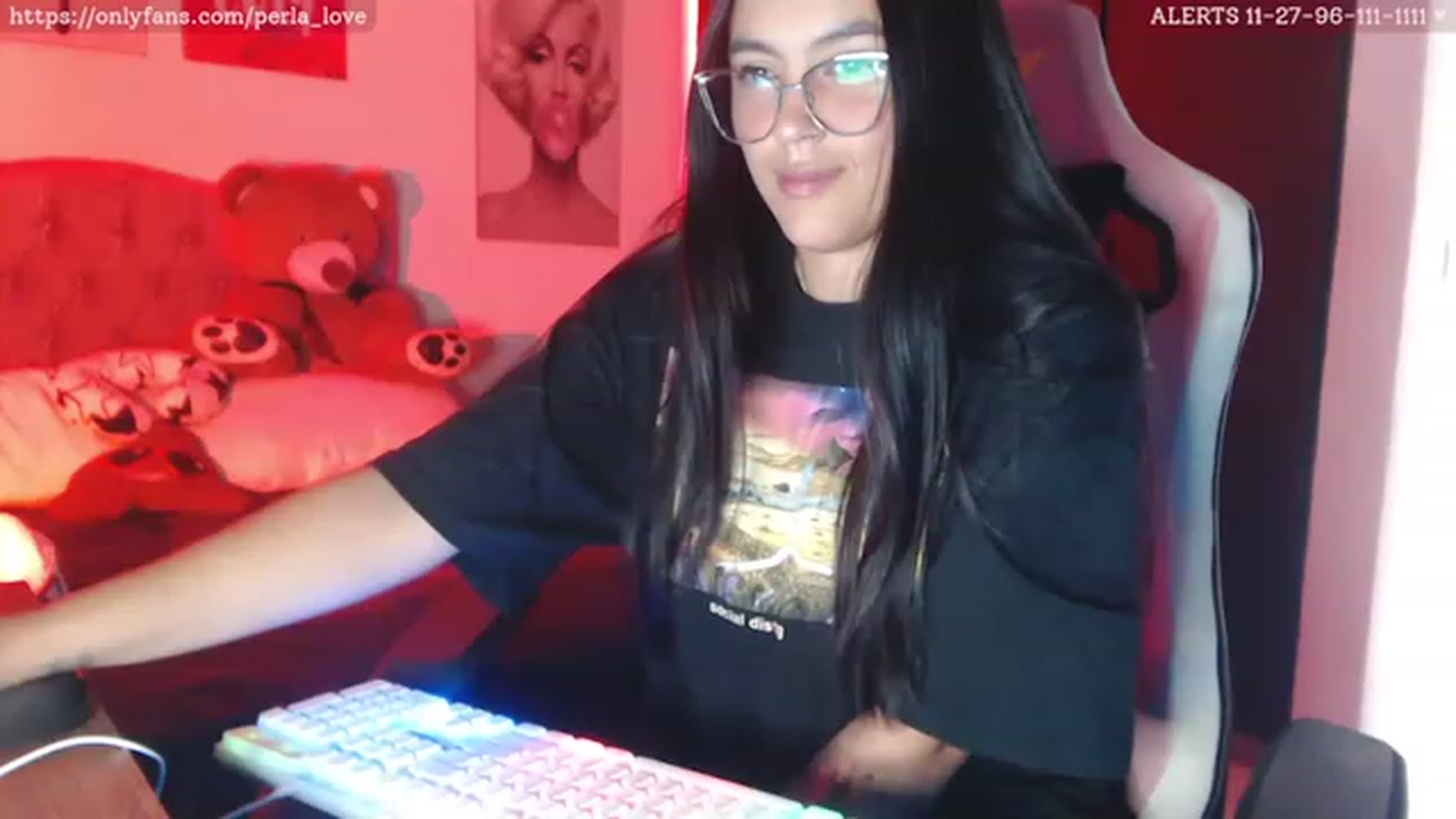 Gallery image thumbnail from Perla_Love's myfreecams stream on, 06/12/2023, 16:39 image 4 of 20