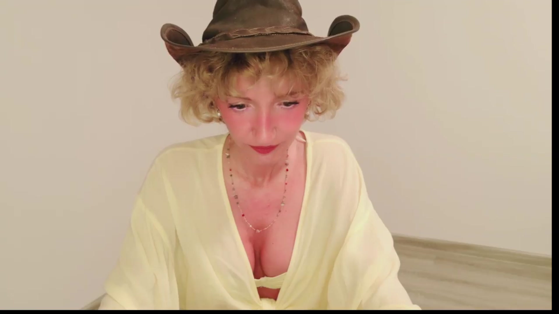 Gallery image thumbnail from Perlaa's myfreecams stream on, 06/20/2026, 20:08 image 15 of 20