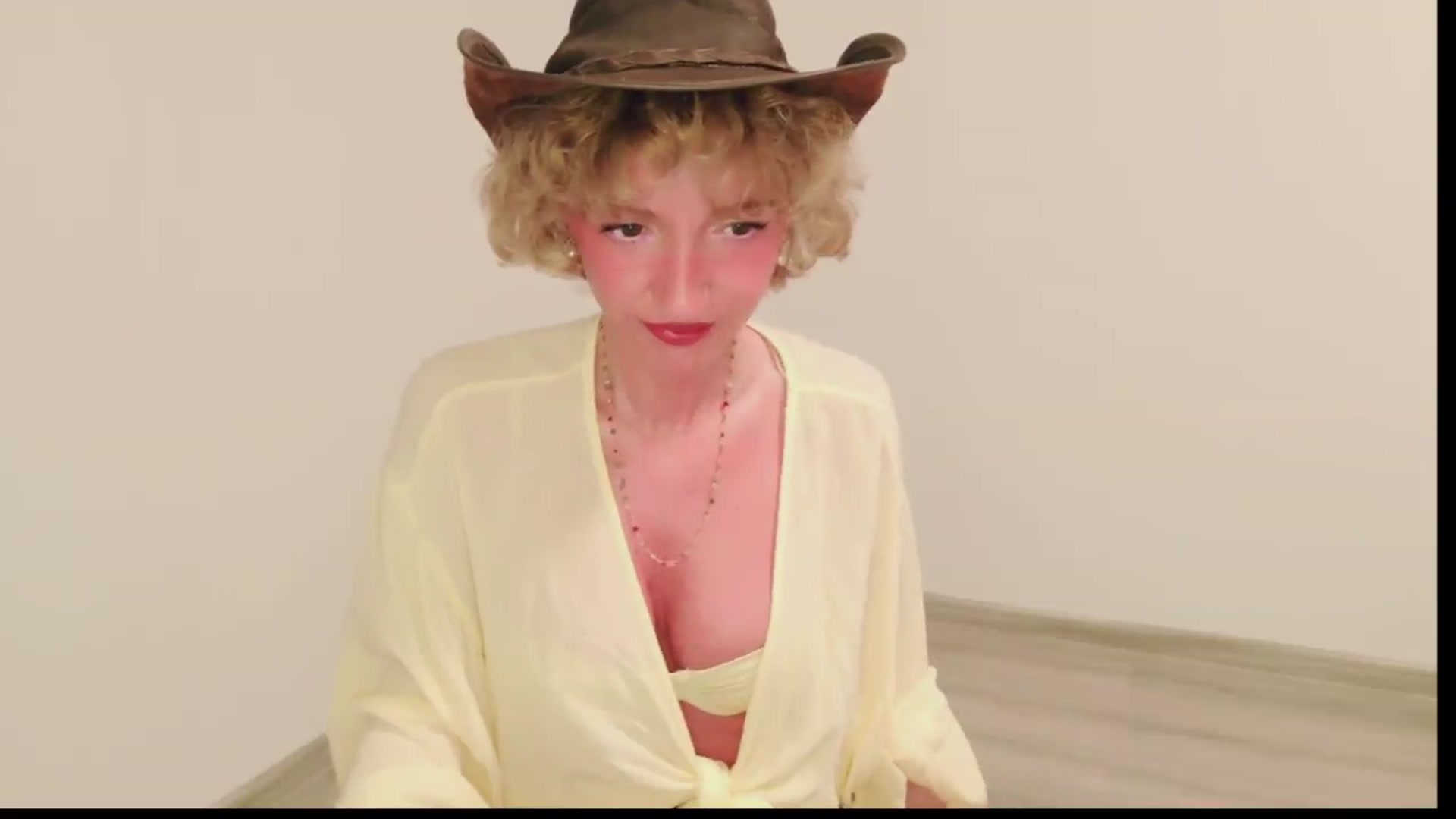 Gallery image thumbnail from Perlaa's myfreecams stream on, 06/20/2026, 20:08 image 19 of 20