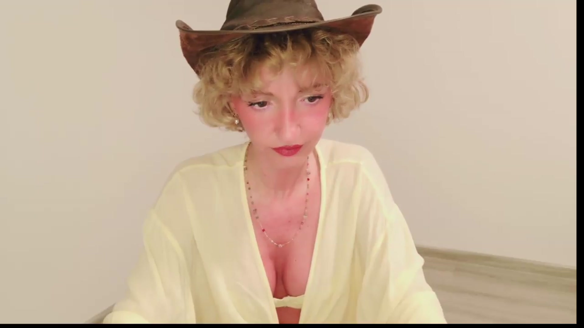 Gallery image thumbnail from Perlaa's myfreecams stream on, 06/20/2026, 20:08 image 18 of 20