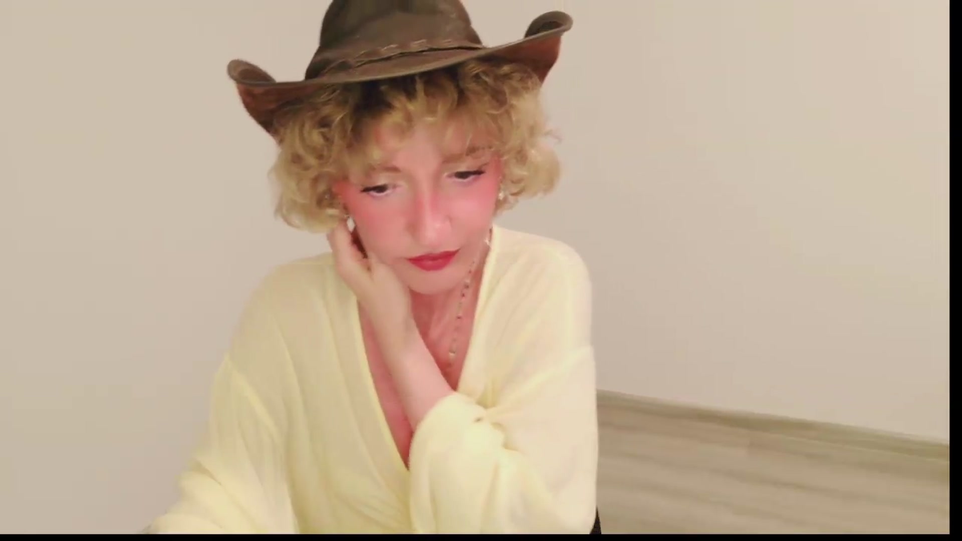 Gallery image thumbnail from Perlaa's myfreecams stream on, 06/20/2026, 20:08 image 12 of 20