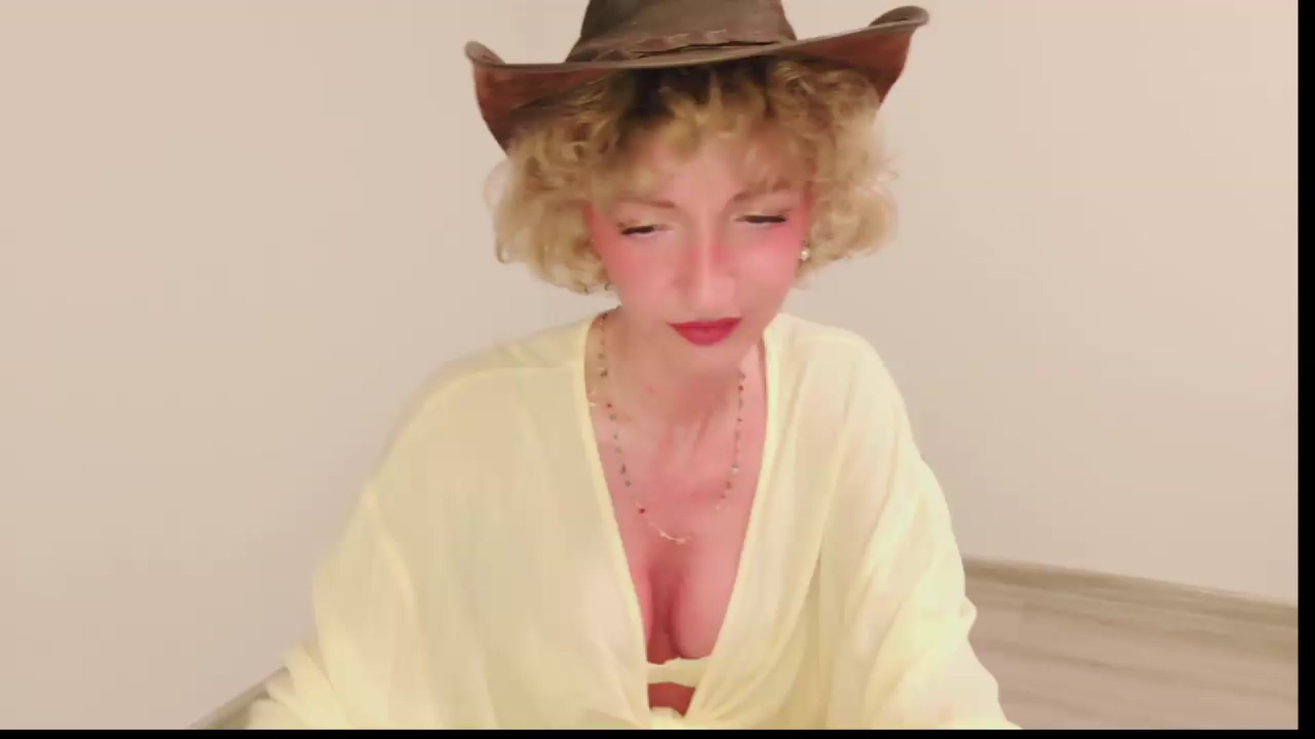 Gallery image thumbnail from Perlaa's myfreecams stream on, 06/20/2026, 20:08 image 2 of 20