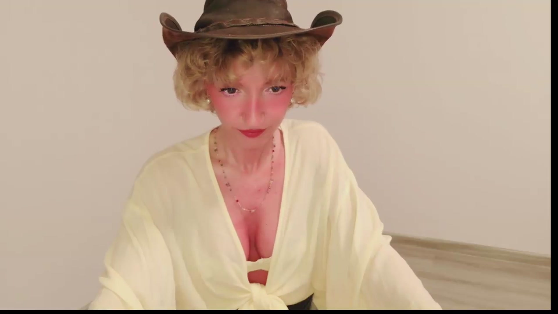 Gallery image thumbnail from Perlaa's myfreecams stream on, 06/20/2026, 20:08 image 7 of 20
