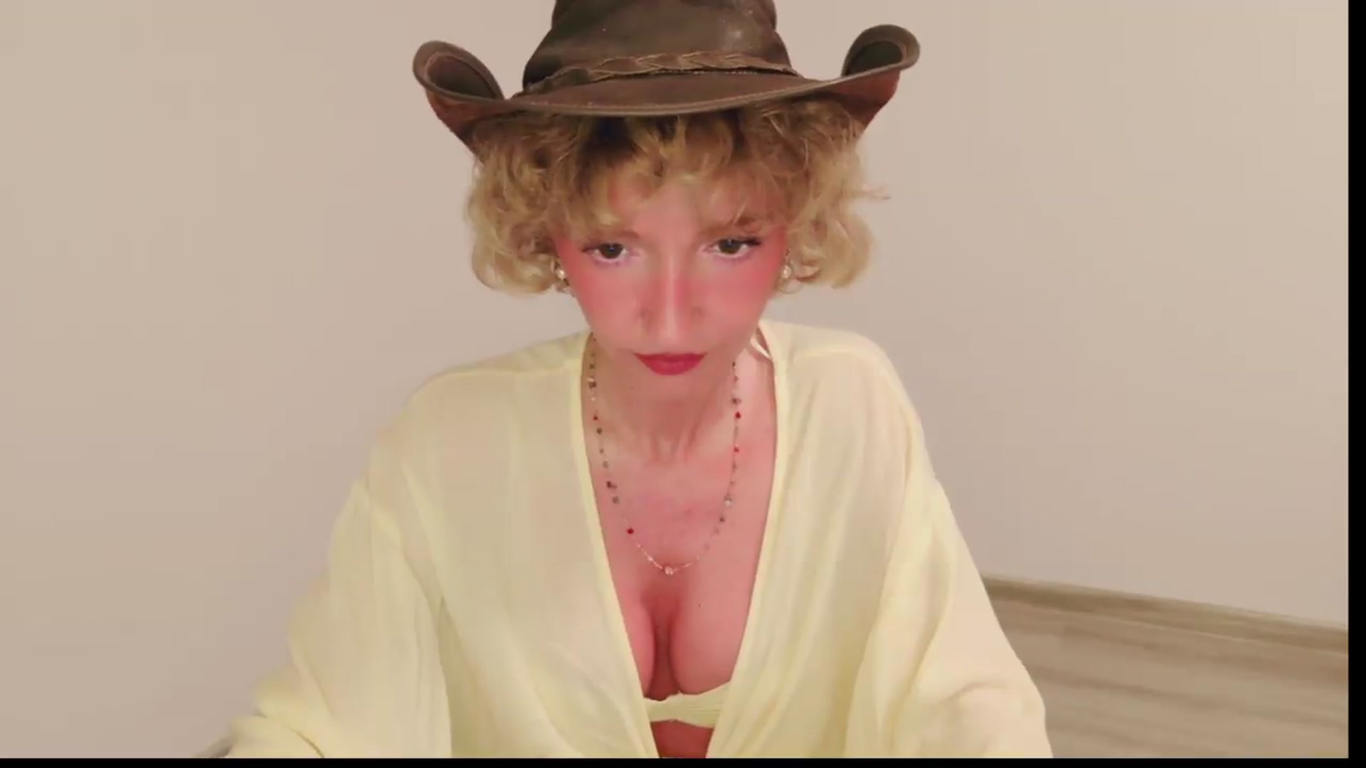 Gallery image thumbnail from Perlaa's myfreecams stream on, 06/20/2026, 20:08 image 13 of 20