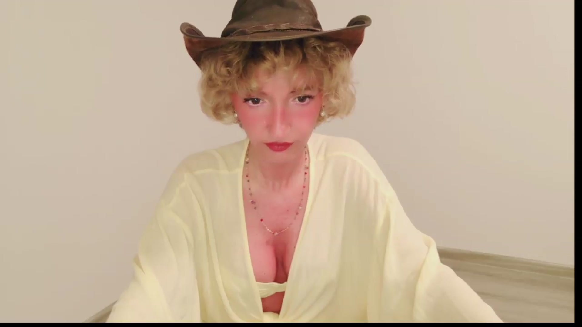Gallery image thumbnail from Perlaa's myfreecams stream on, 06/20/2026, 20:08 image 6 of 20