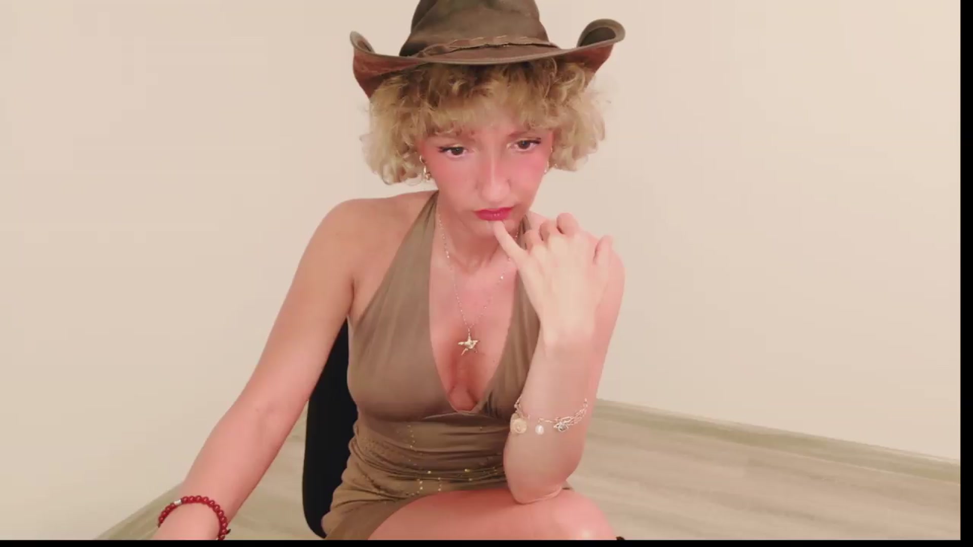 Gallery image thumbnail from Perlaa's myfreecams stream on, 06/28/2026, 20:36 image 7 of 20
