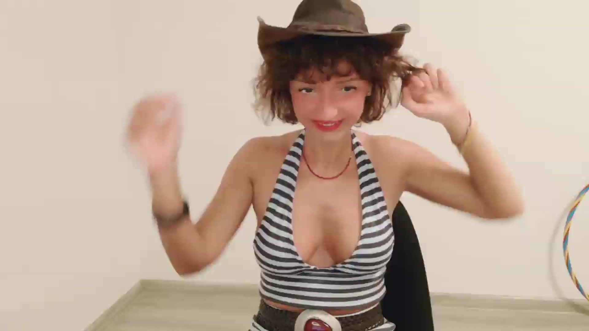 Gallery image thumbnail from Perlaa's myfreecams stream on, 08/11/2026, 14:17 image 14 of 20