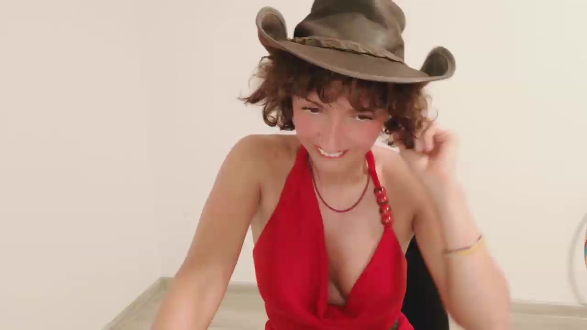 Gallery image thumbnail from Perlaa's myfreecams stream on, 08/11/2026, 23:03 image 14 of 20