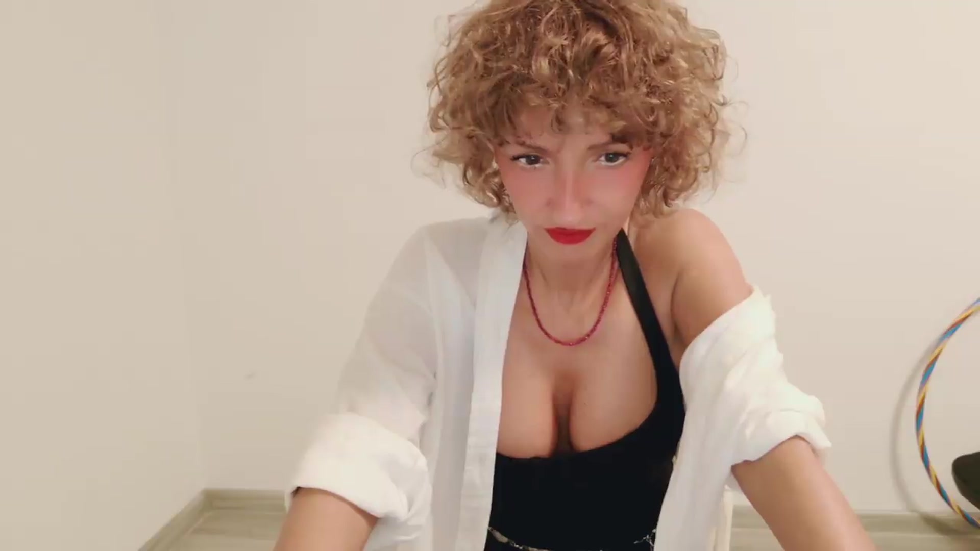 Gallery image thumbnail from Perlaa's myfreecams stream on, 08/14/2026, 23:08 image 15 of 20