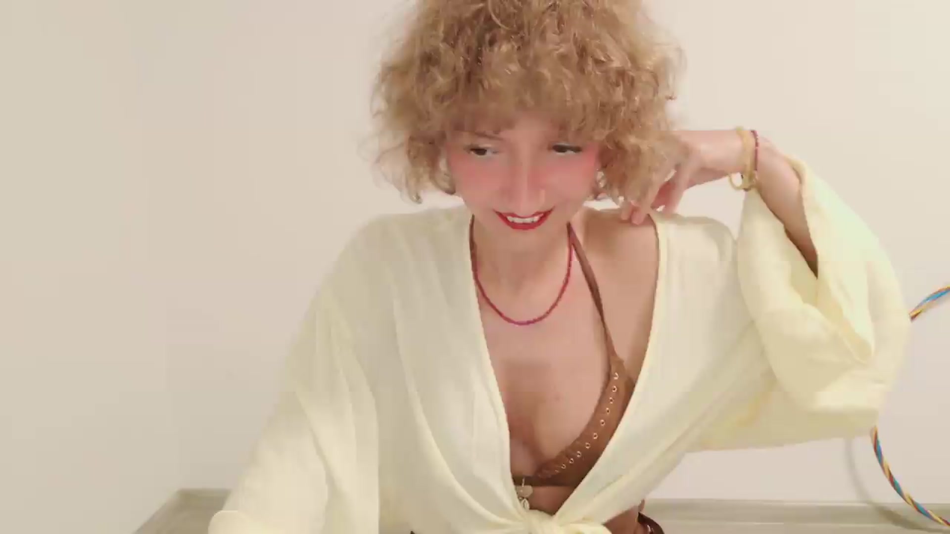 Gallery image thumbnail from Perlaa's myfreecams stream on, 08/15/2026, 19:18 image 6 of 20