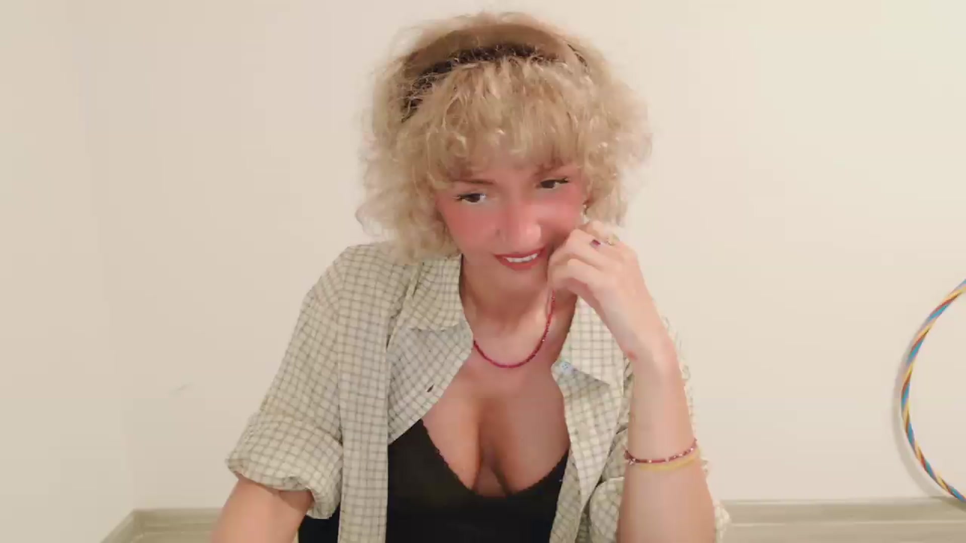 Gallery image thumbnail from Perlaa's myfreecams stream on, 08/29/2026, 18:33 image 7 of 20