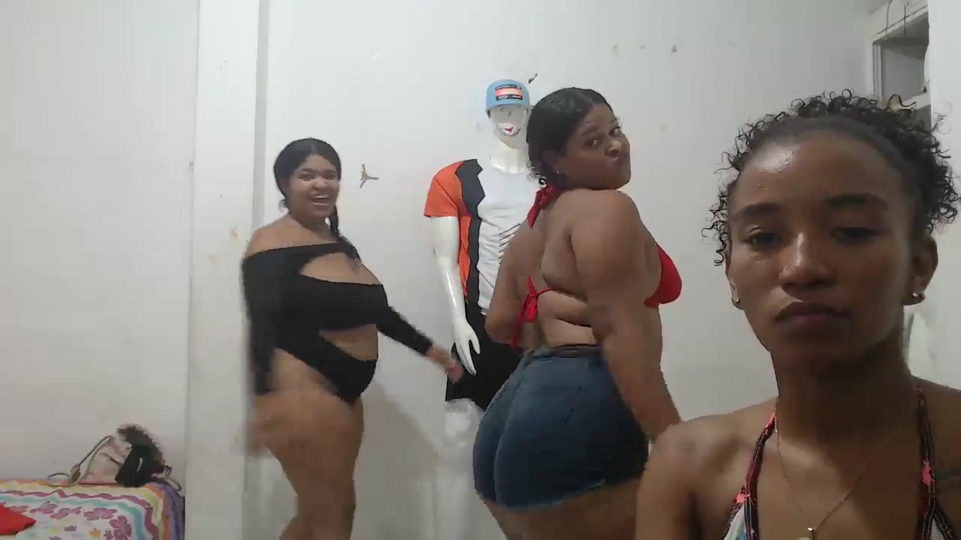 Gallery image thumbnail from Perritavfxxx's myfreecams stream on, 07/02/2025, 18:40 image 11 of 20