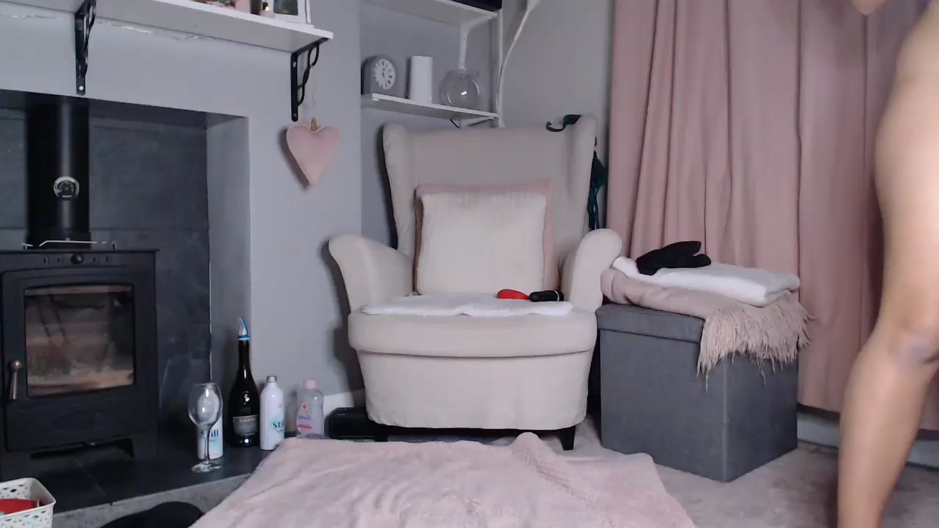 Gallery image thumbnail from PersianGirl's myfreecams stream on, 01/11/2025, 07:55 image 16 of 20