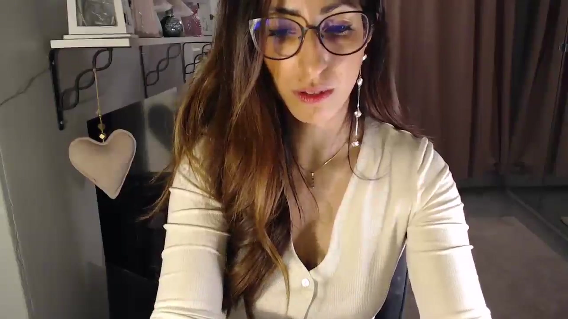 Gallery image thumbnail from PersianGirl's myfreecams stream on, 03/23/2025, 07:02 image 5 of 20