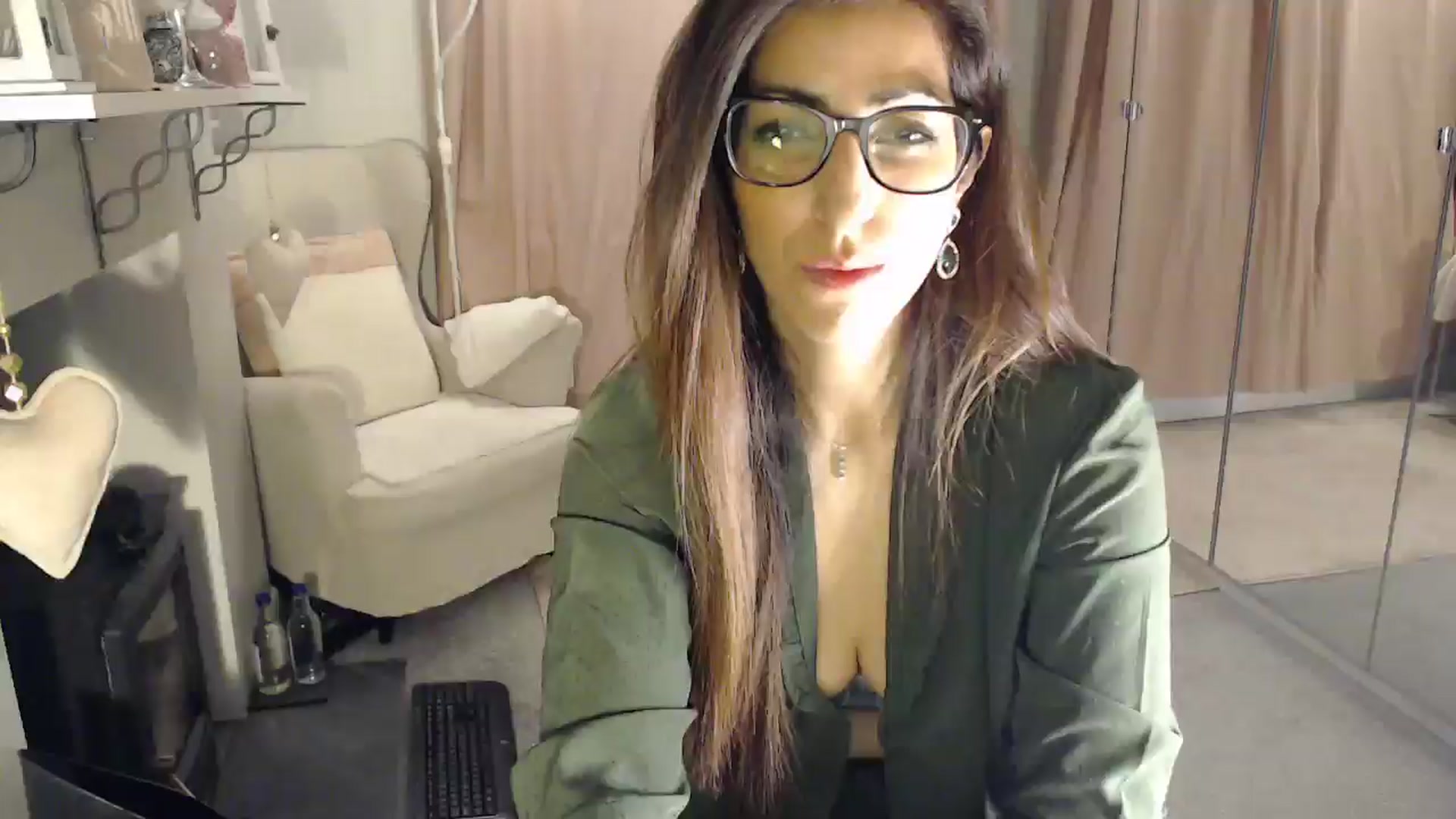 Gallery image thumbnail from PersianGirl's myfreecams stream on, 03/29/2025, 04:36 image 4 of 20
