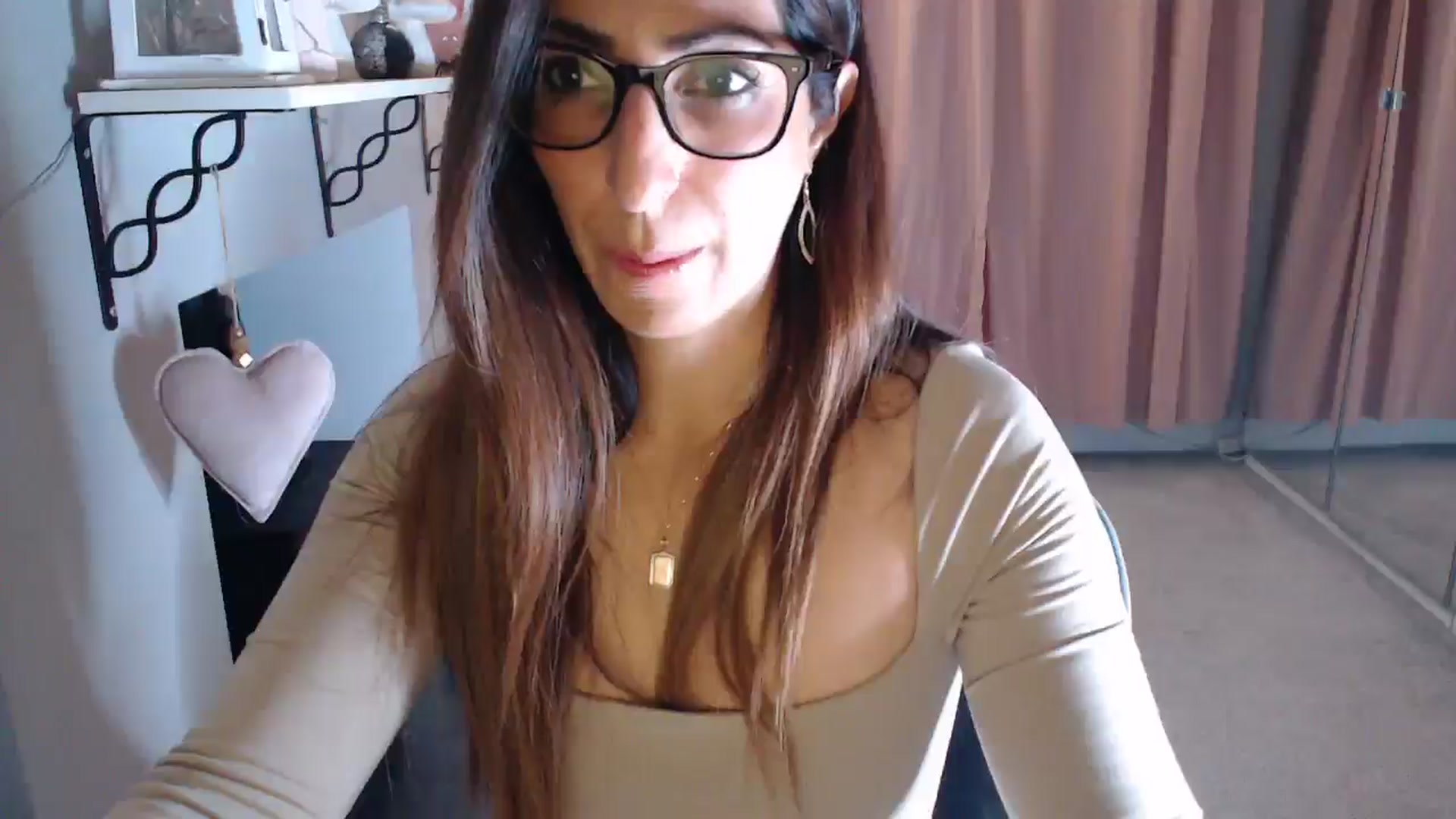 Gallery image thumbnail from PersianGirl's myfreecams stream on, 05/19/2025, 03:17 image 2 of 20