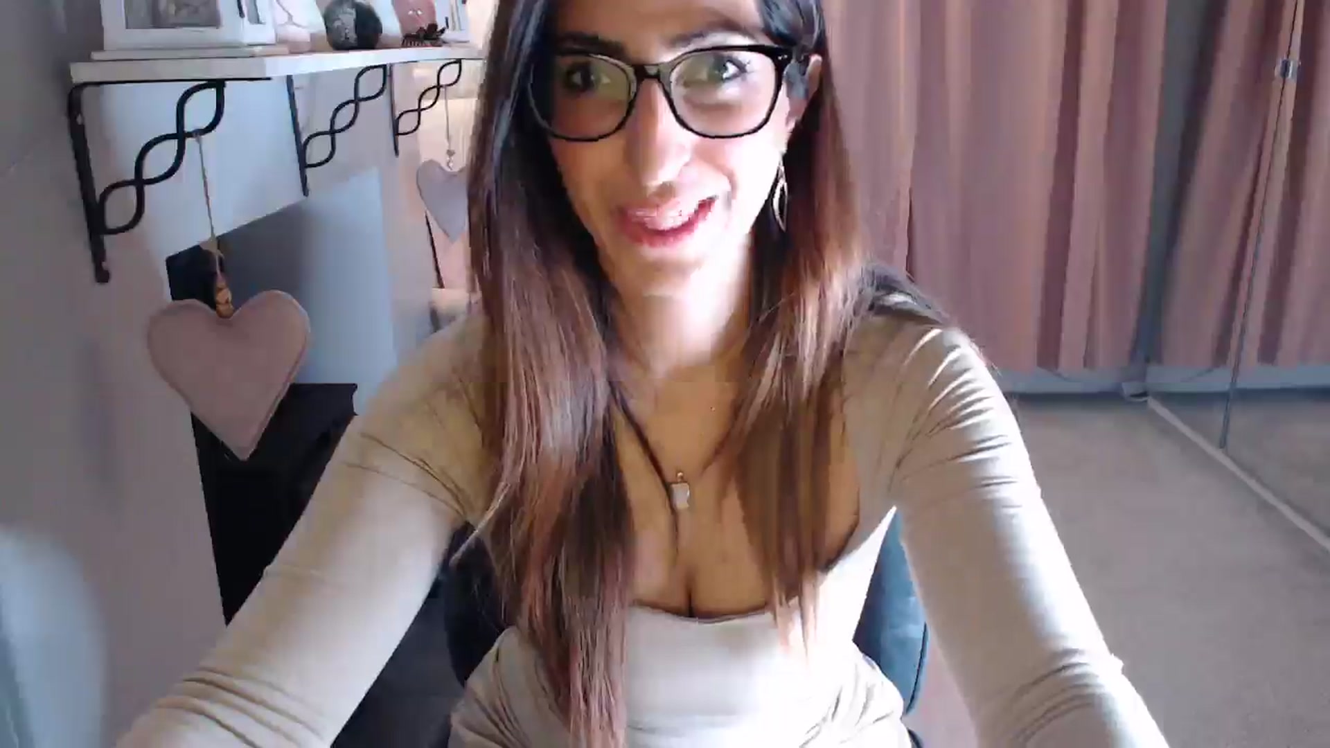Gallery image thumbnail from PersianGirl's myfreecams stream on, 05/19/2025, 03:17 image 3 of 20