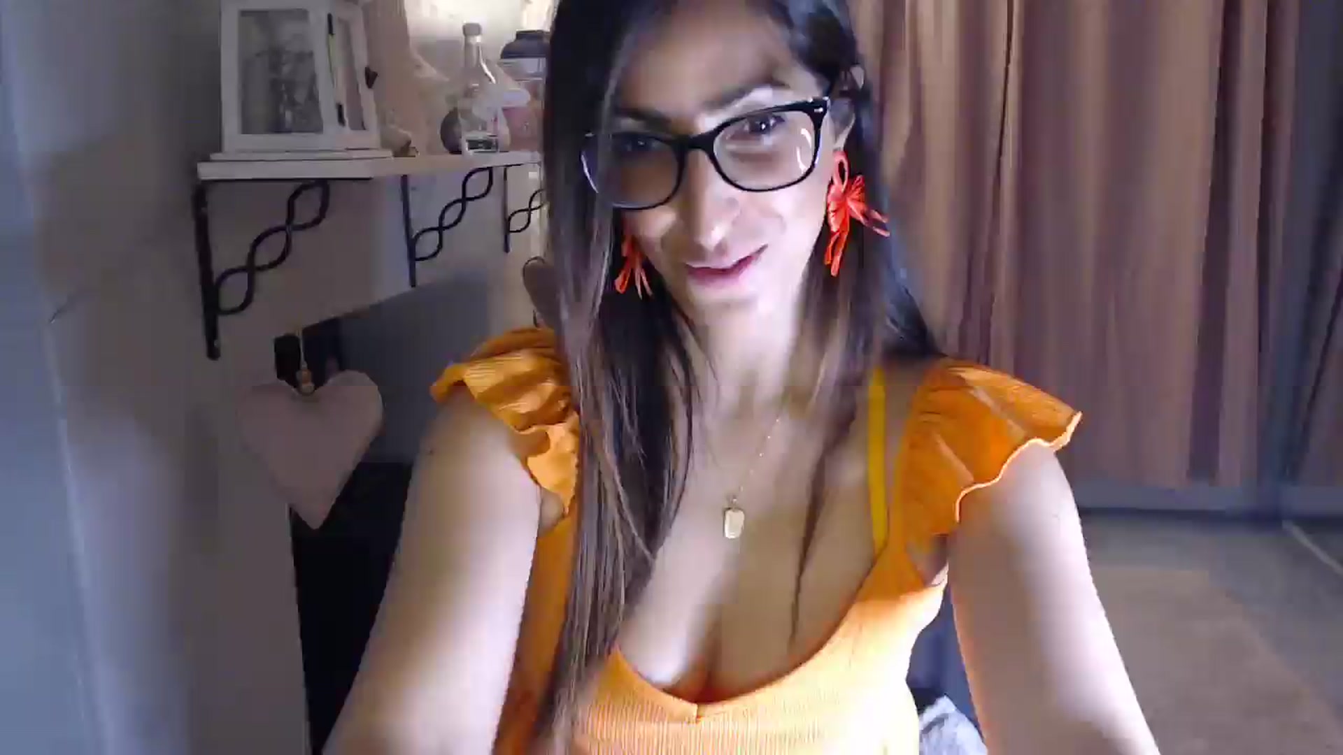 Gallery image thumbnail from PersianGirl's myfreecams stream on, 06/06/2025, 04:46 image 1 of 20