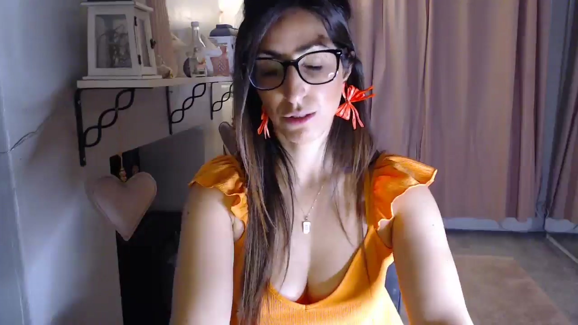 Gallery image thumbnail from PersianGirl's myfreecams stream on, 06/06/2025, 04:46 image 2 of 20