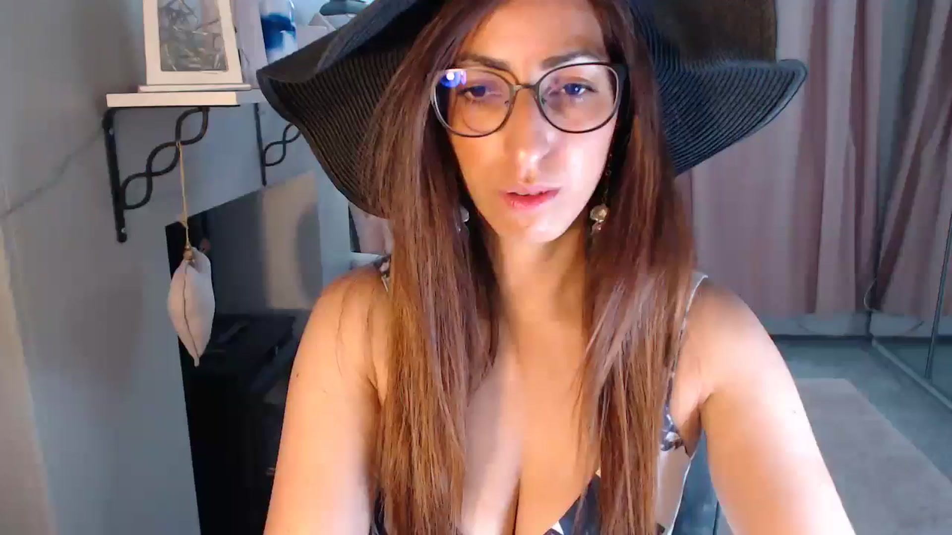 Gallery image thumbnail from PersianGirl's myfreecams stream on, 06/16/2025, 04:04 image 1 of 20