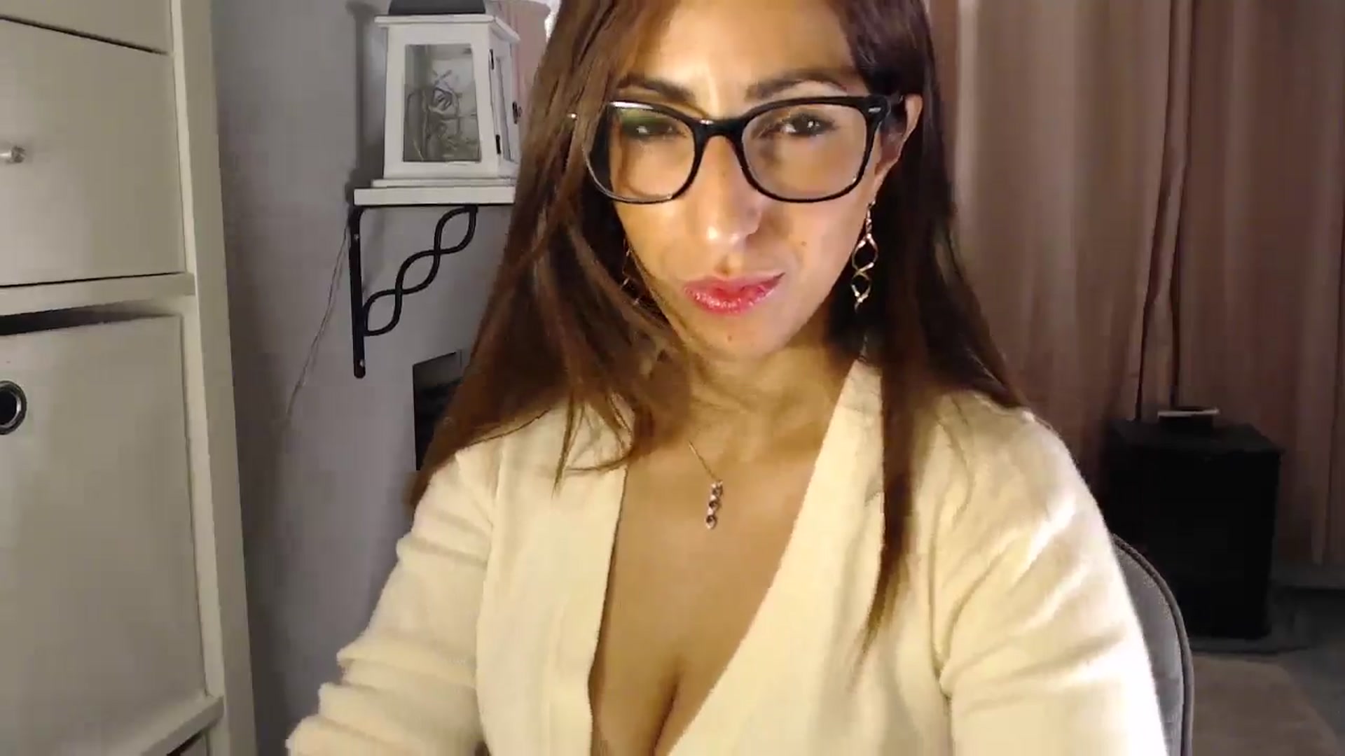 Gallery image thumbnail from PersianGirl's myfreecams stream on, 08/01/2025, 24:12 image 8 of 20