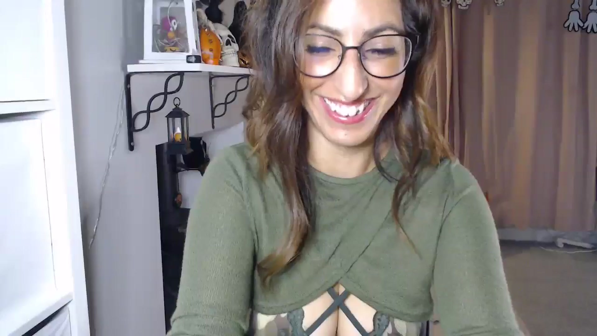 Gallery image thumbnail from PersianGirl's myfreecams stream on, 10/26/2025, 03:42 image 15 of 20