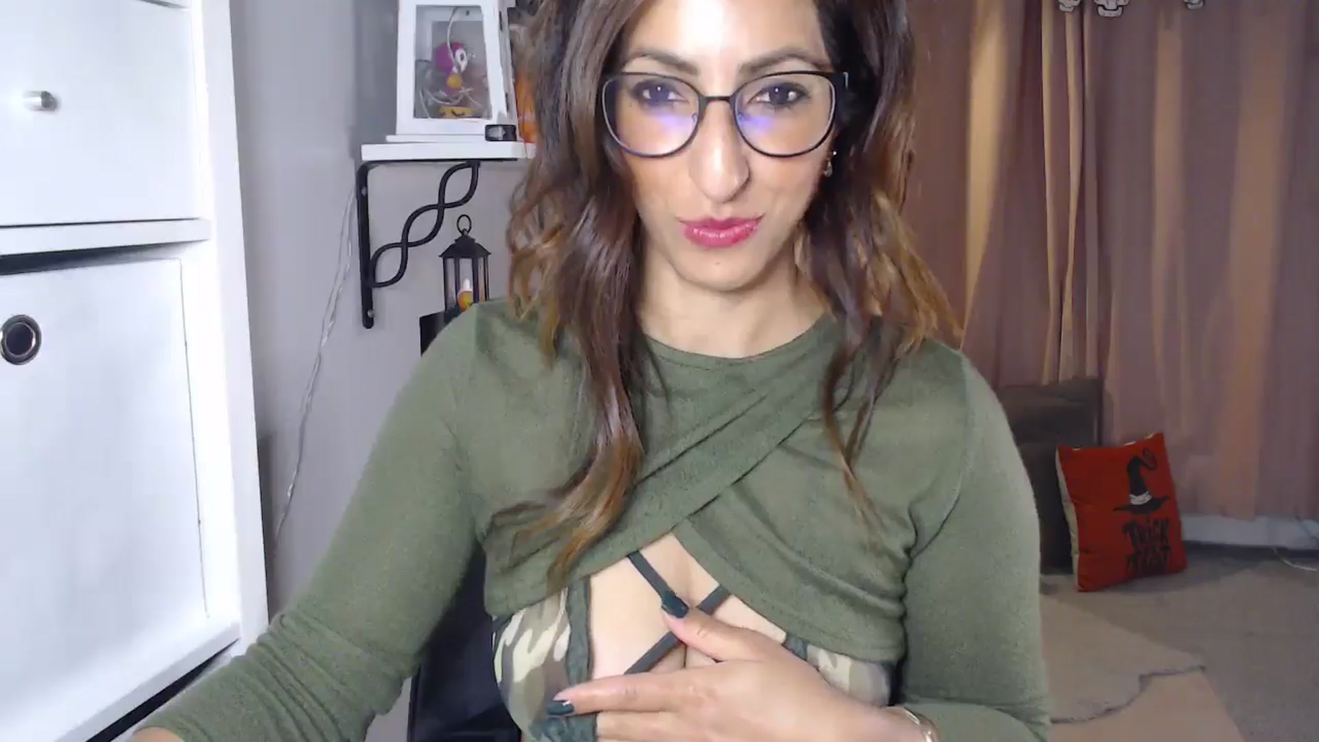Gallery image thumbnail from PersianGirl's myfreecams stream on, 10/26/2025, 03:42 image 3 of 20