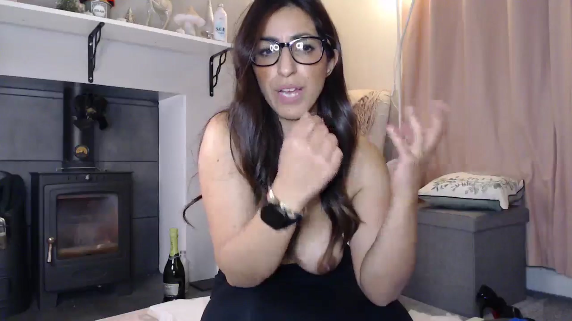 Gallery image thumbnail from PersianGirl's myfreecams stream on, 01/09/2026, 05:53 image 3 of 20