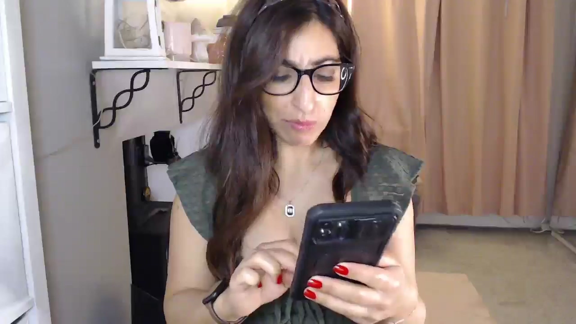 Gallery image thumbnail from PersianGirl's myfreecams stream on, 01/18/2026, 03:40 image 15 of 20