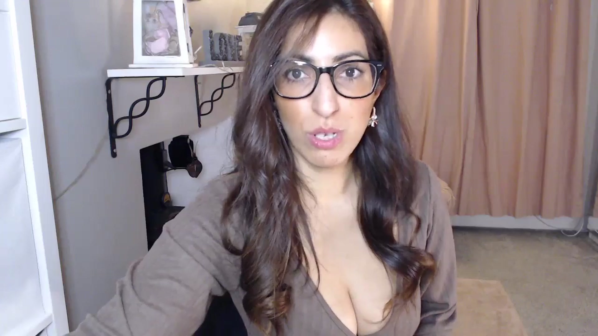 Gallery image thumbnail from PersianGirl's myfreecams stream on, 02/16/2026, 05:06 image 4 of 20