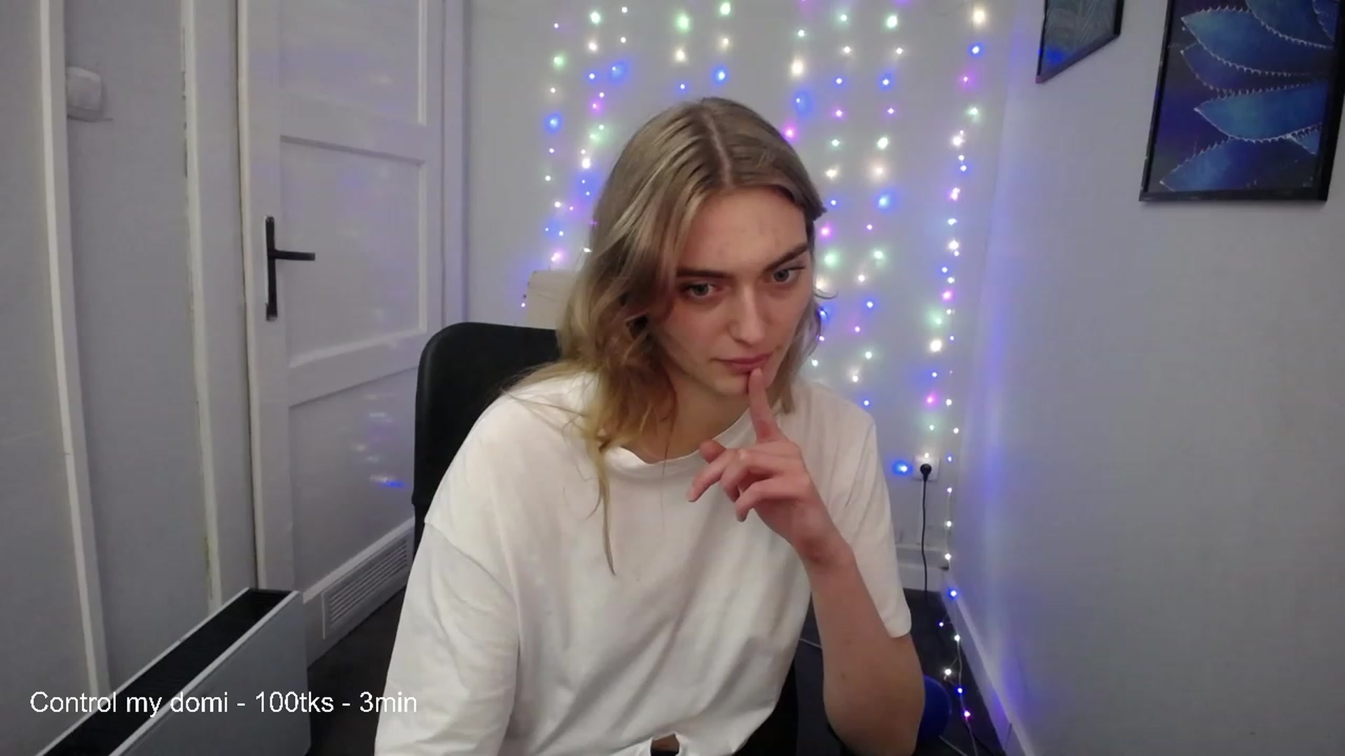 Gallery image thumbnail from PersonYouNeed's myfreecams stream on, 03/10/2023, 16:15 image 16 of 20
