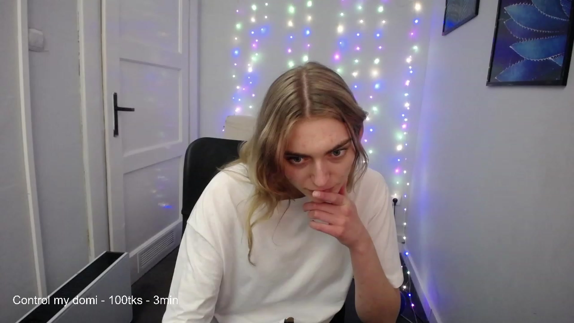 Gallery image thumbnail from PersonYouNeed's myfreecams stream on, 03/10/2023, 16:15 image 13 of 20