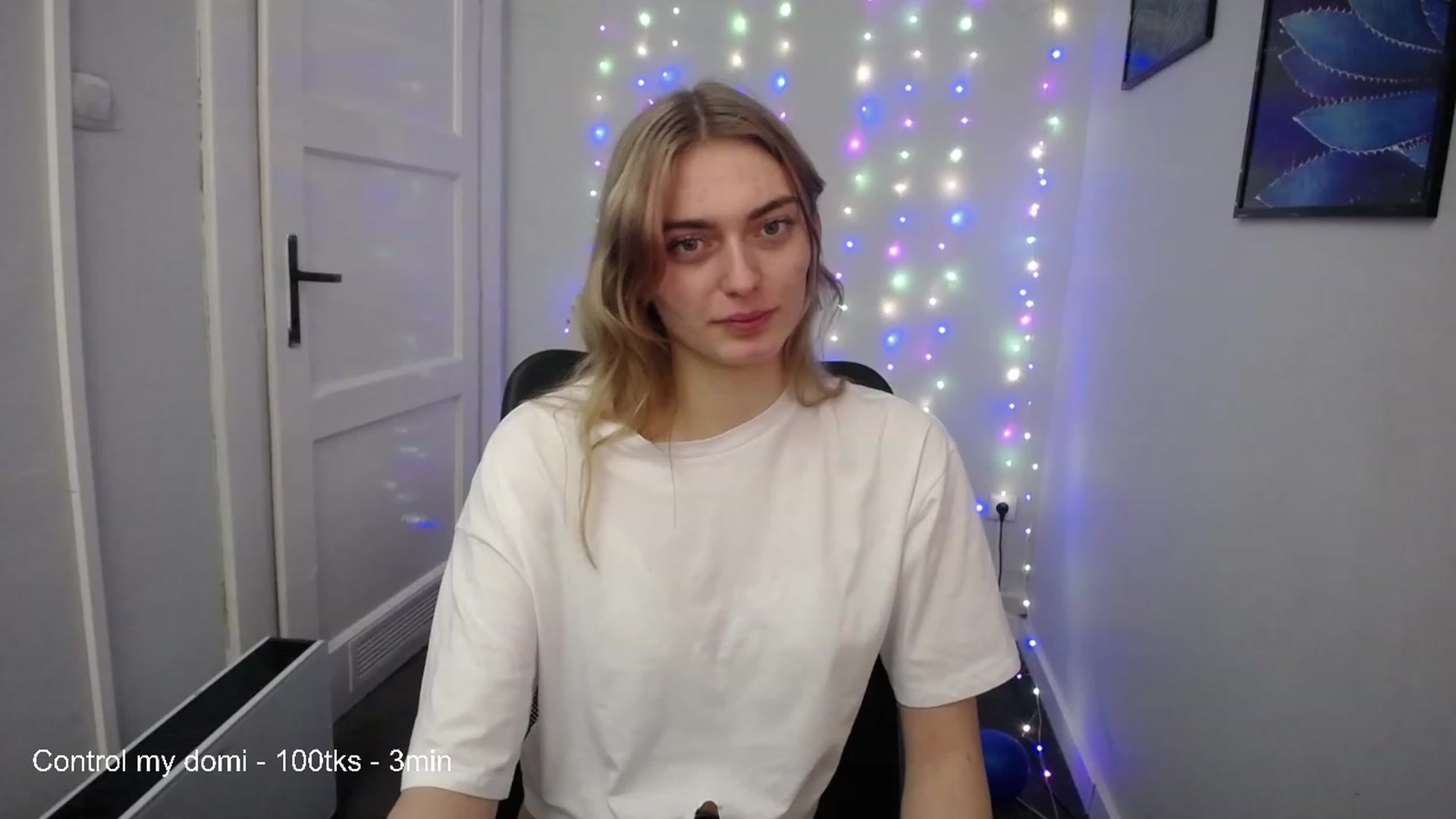 Gallery image thumbnail from PersonYouNeed's myfreecams stream on, 03/10/2023, 16:15 image 12 of 20