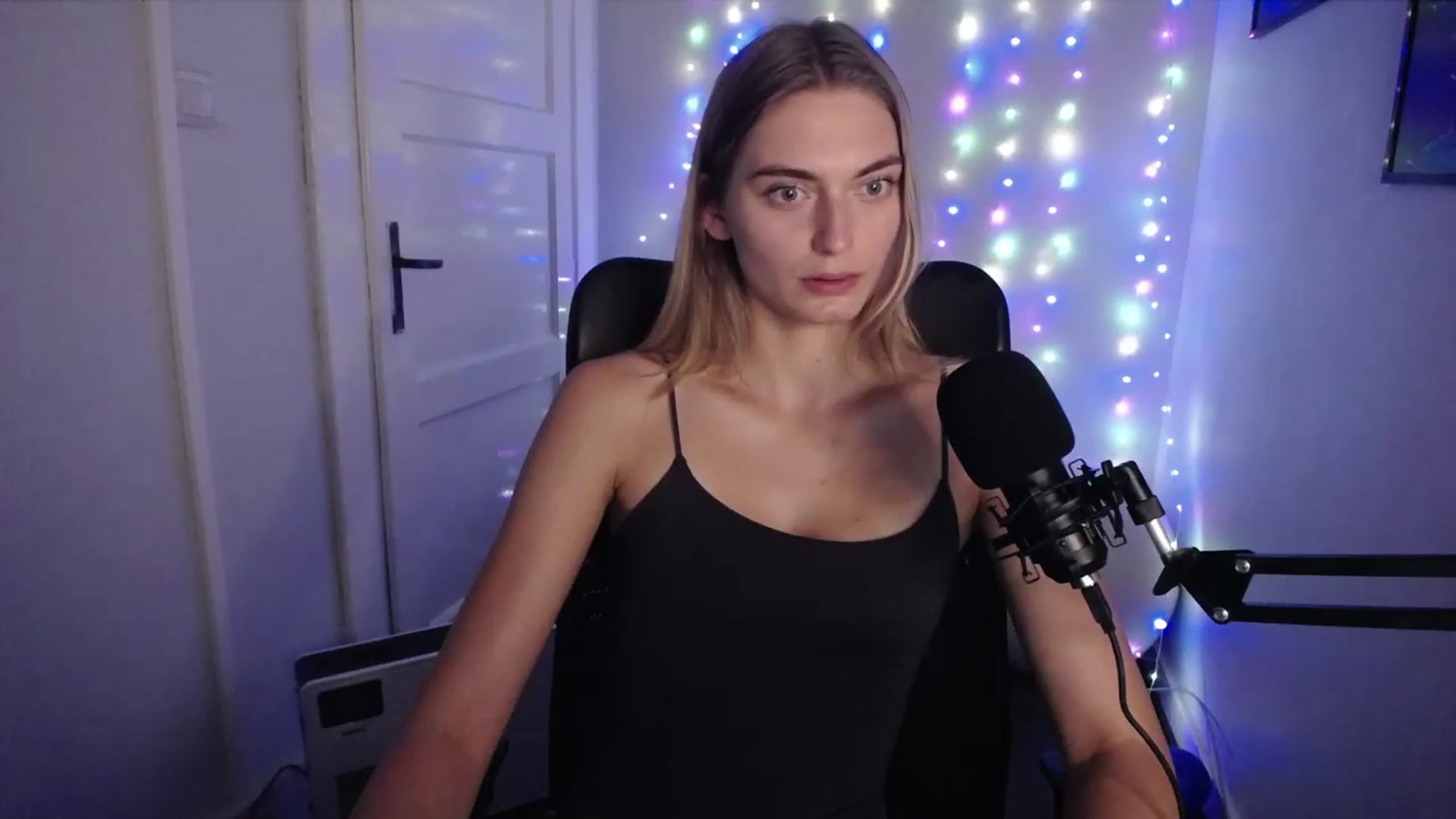 Gallery image thumbnail from PersonYouNeed's myfreecams stream on, 08/29/2023, 13:05 image 9 of 20