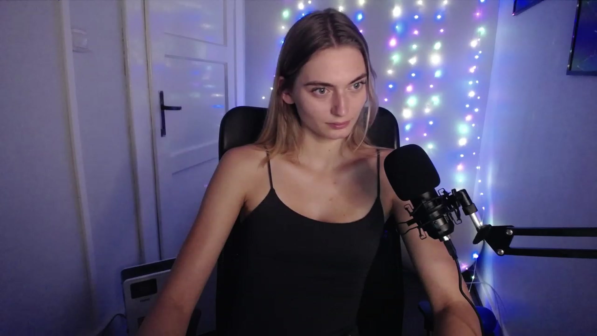 Gallery image thumbnail from PersonYouNeed's myfreecams stream on, 08/29/2023, 13:05 image 7 of 20