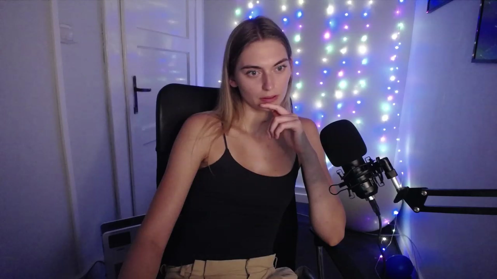 Gallery image thumbnail from PersonYouNeed's myfreecams stream on, 08/29/2023, 13:05 image 11 of 20