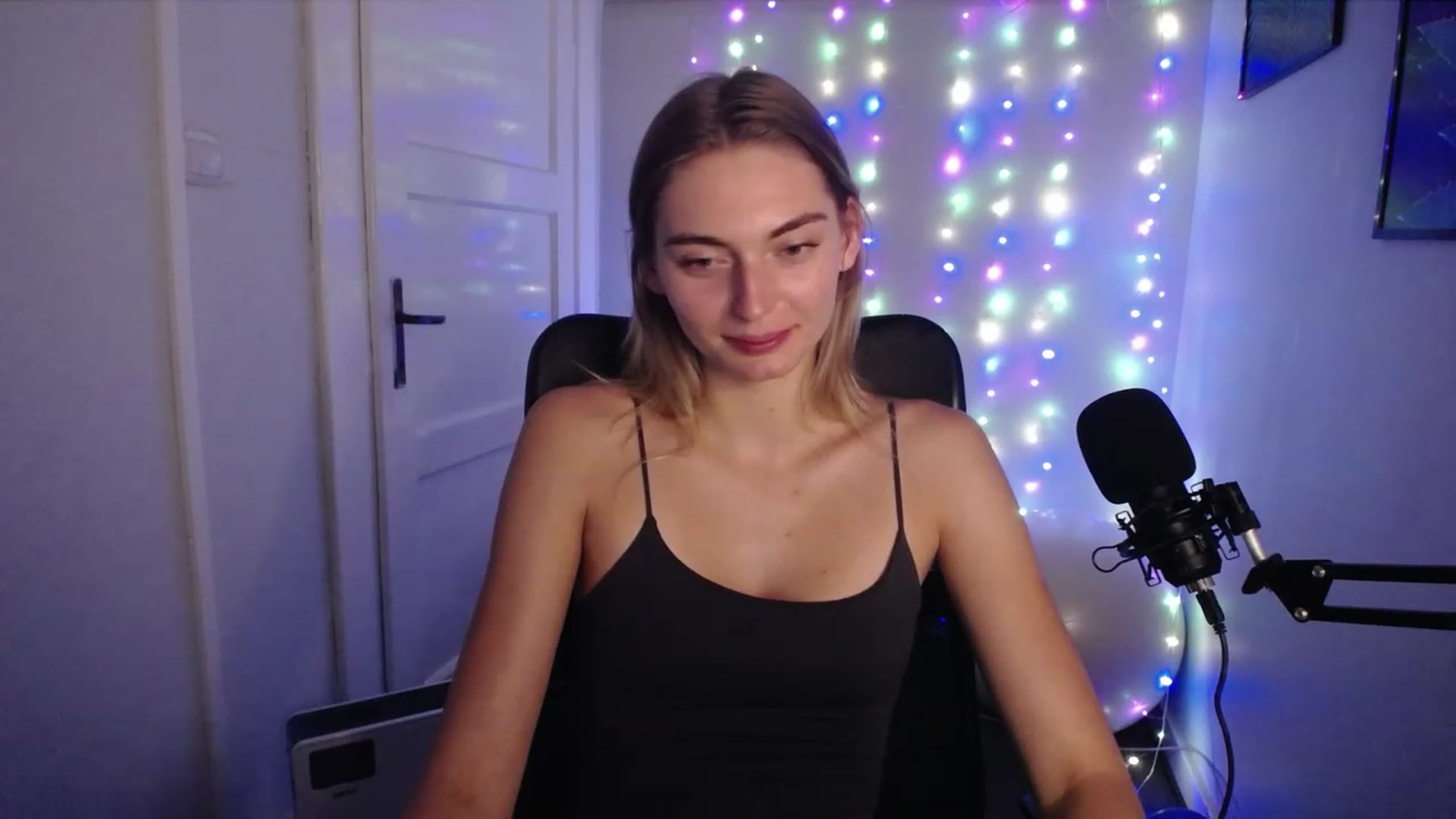 Gallery image thumbnail from PersonYouNeed's myfreecams stream on, 08/29/2023, 13:05 image 5 of 20