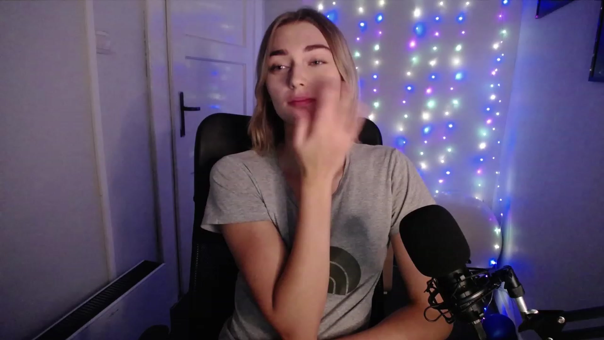 Gallery image thumbnail from PersonYouNeed's myfreecams stream on, 09/18/2023, 11:55 image 1 of 20