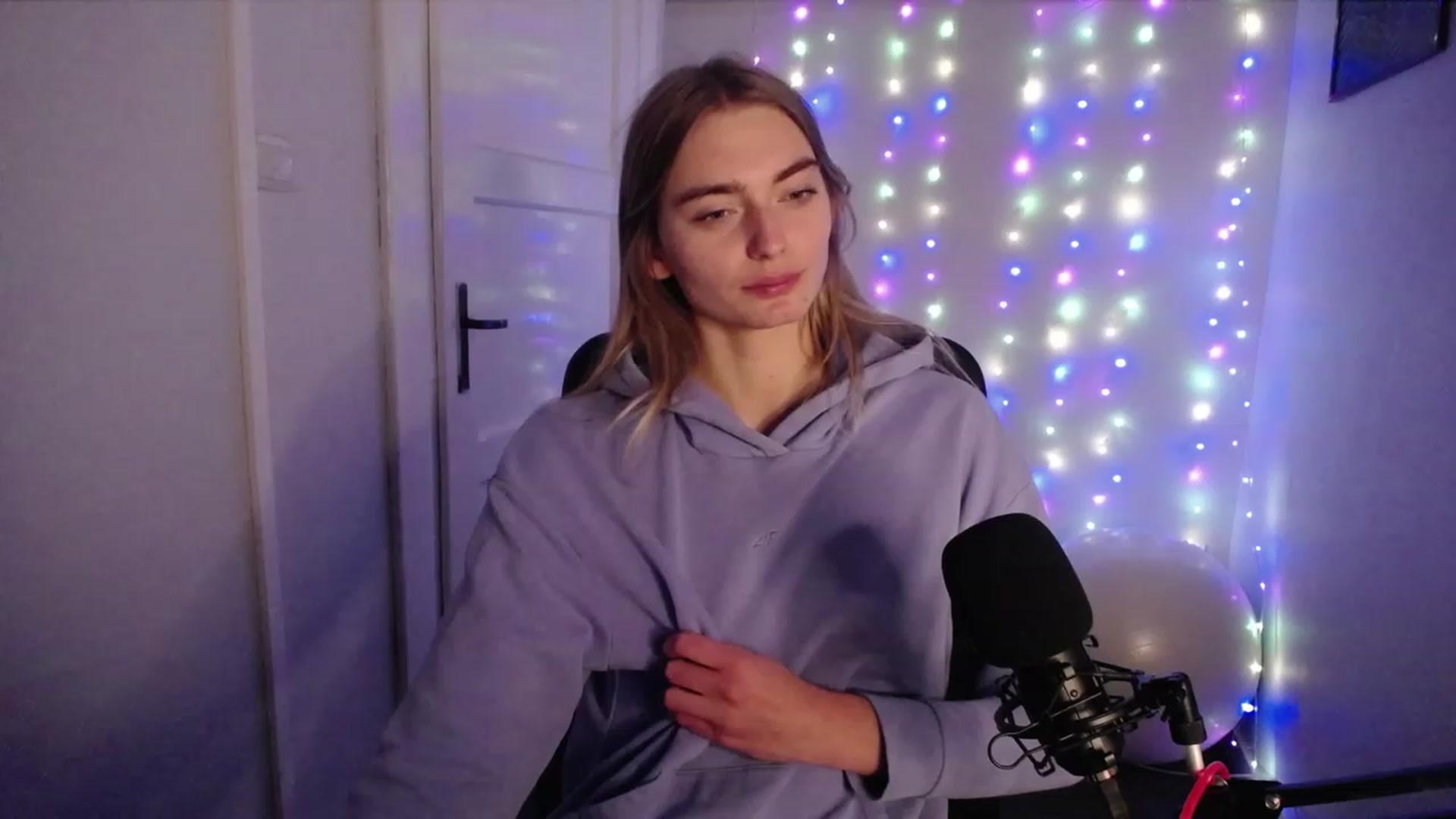 Gallery image thumbnail from PersonYouNeed's myfreecams stream on, 10/10/2023, 07:32 image 5 of 20