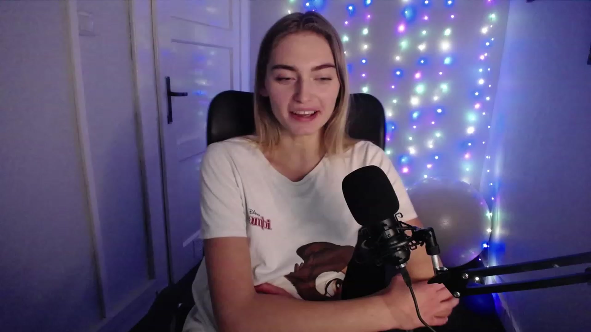 Gallery image thumbnail from PersonYouNeed's myfreecams stream on, 10/11/2023, 14:18 image 5 of 20
