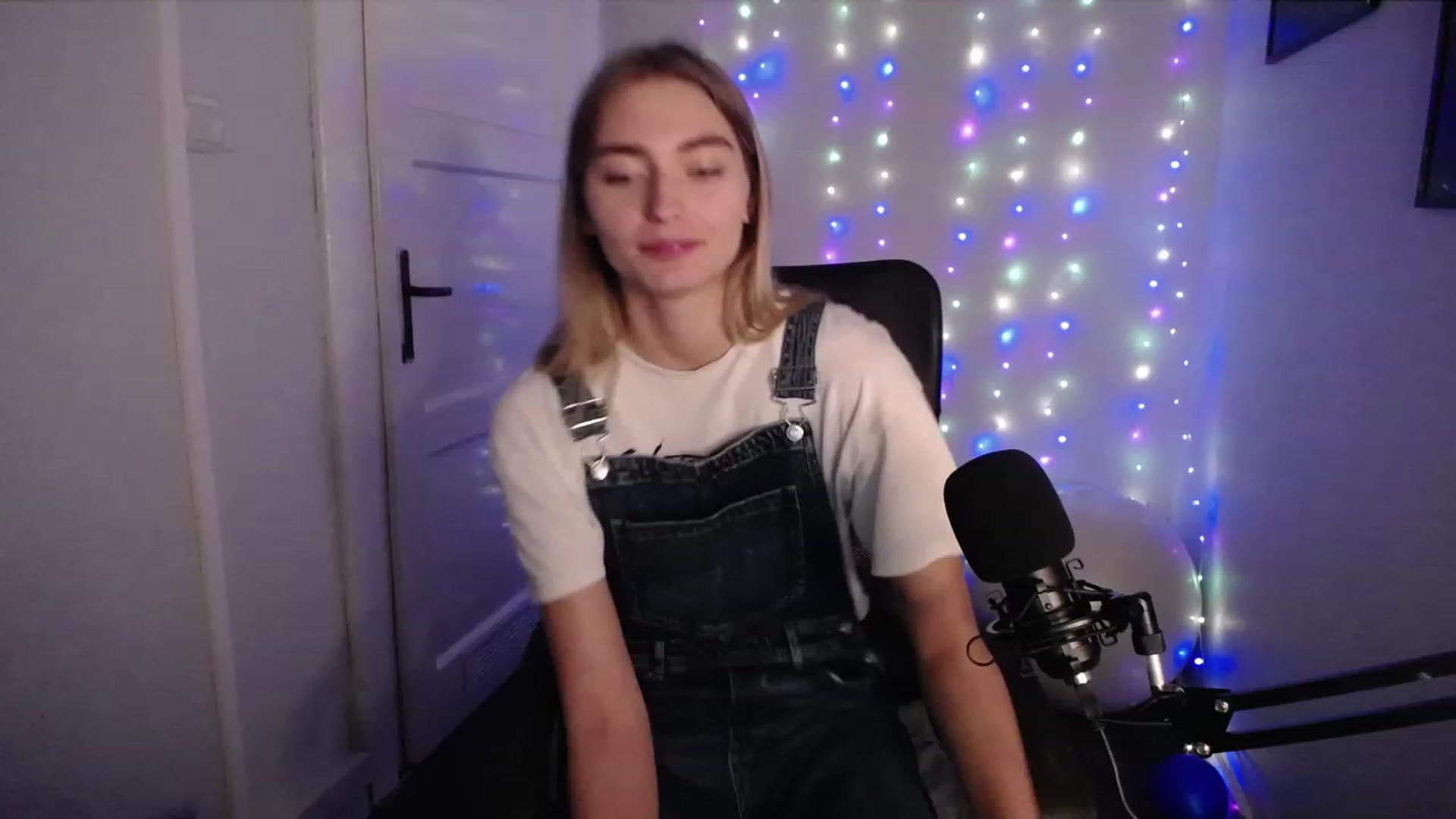 Gallery image thumbnail from PersonYouNeed's myfreecams stream on, 10/12/2023, 14:35 image 11 of 20