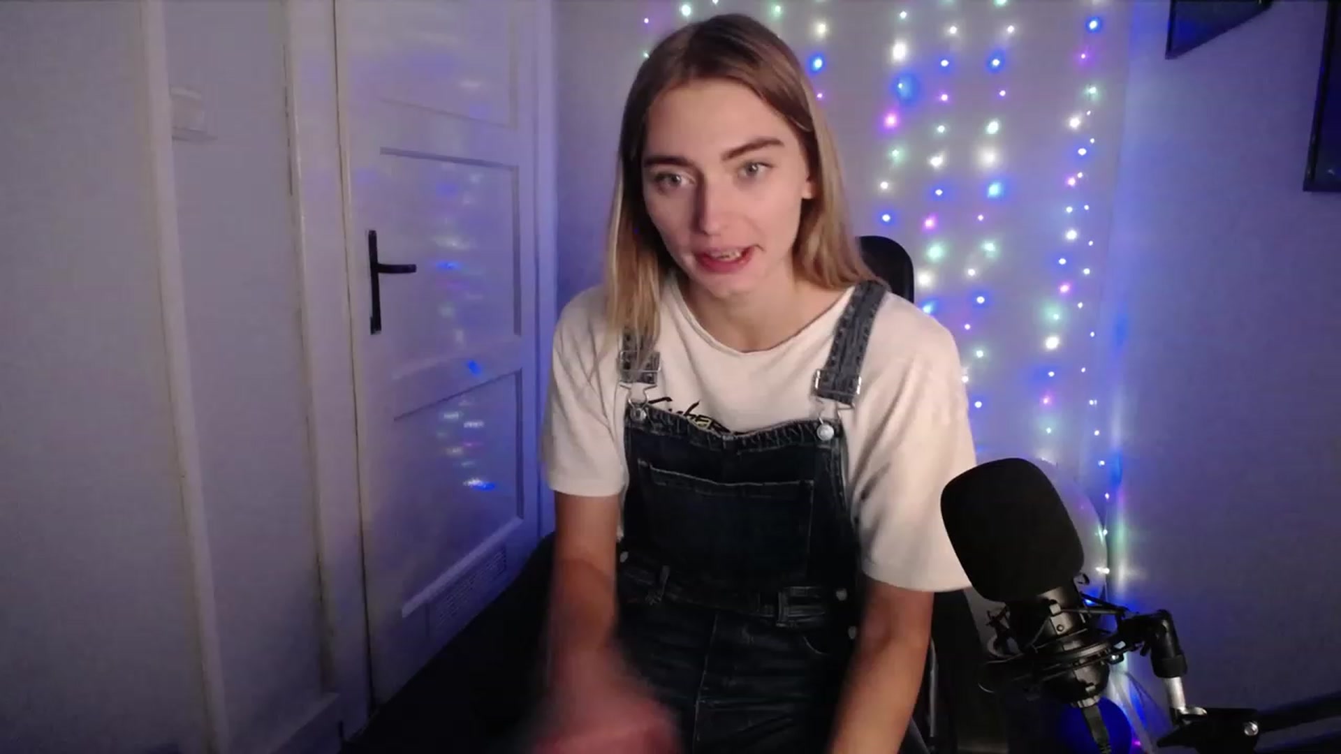 Gallery image thumbnail from PersonYouNeed's myfreecams stream on, 10/12/2023, 14:35 image 8 of 20