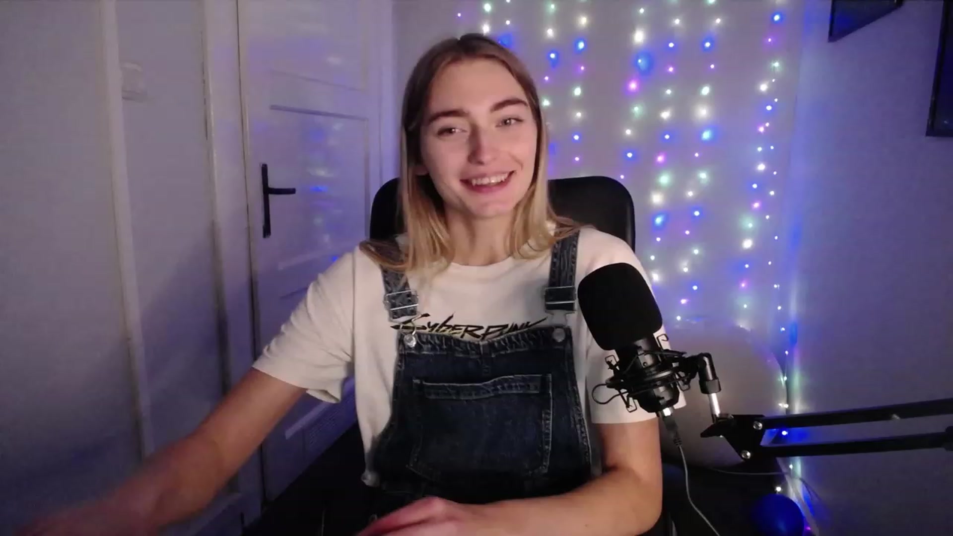 Gallery image thumbnail from PersonYouNeed's myfreecams stream on, 10/12/2023, 14:35 image 13 of 20