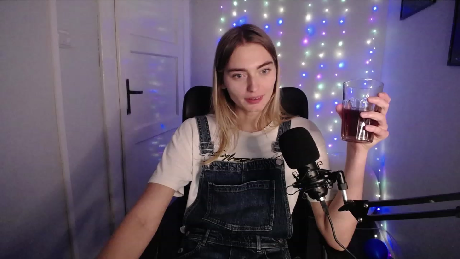 Gallery image thumbnail from PersonYouNeed's myfreecams stream on, 10/12/2023, 14:35 image 20 of 20