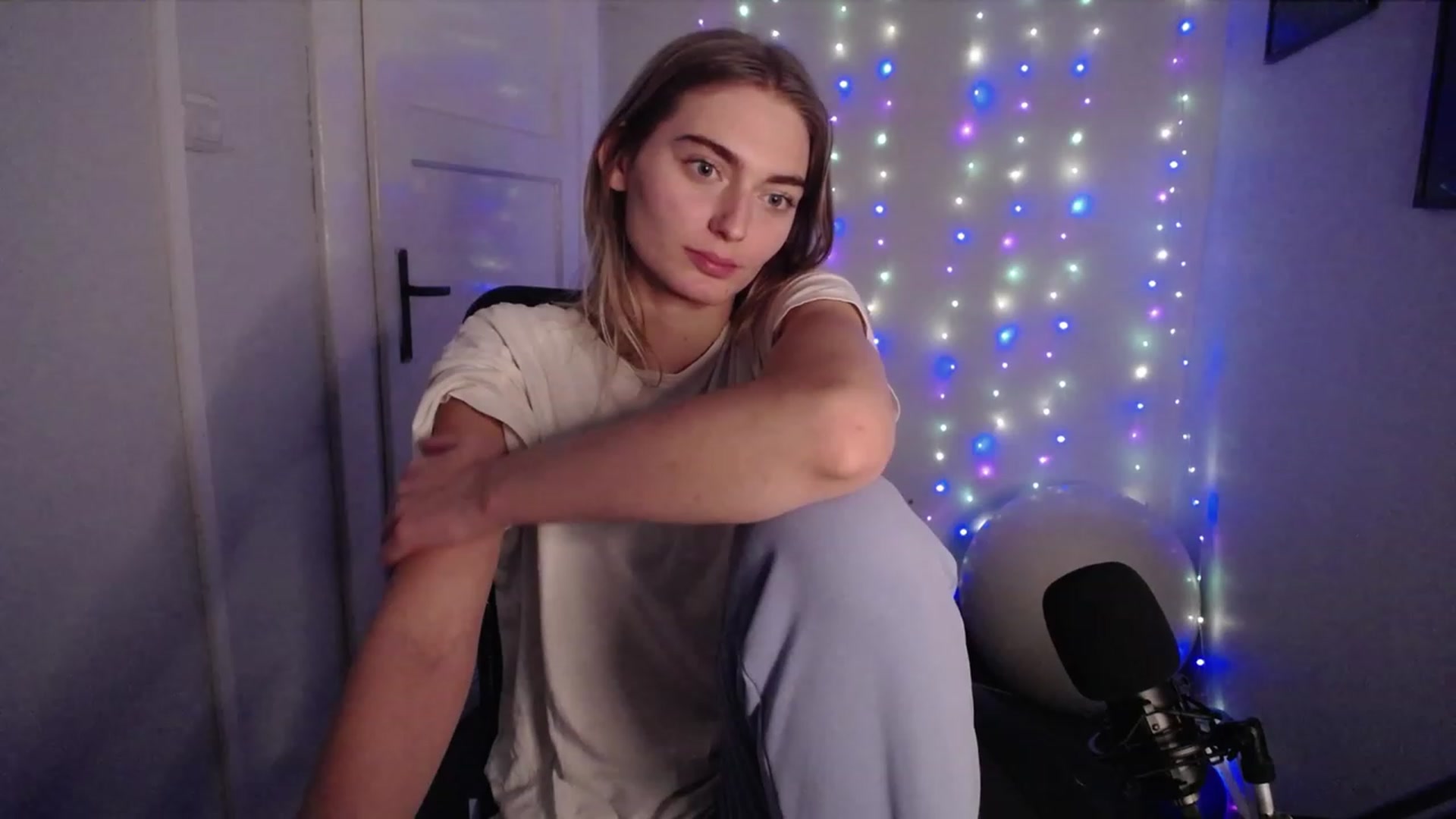 Gallery image thumbnail from PersonYouNeed's myfreecams stream on, 10/13/2023, 14:29 image 16 of 20