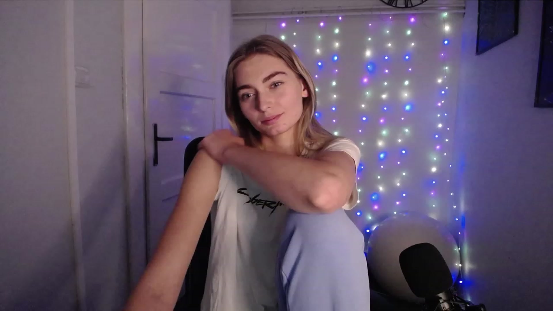 Gallery image thumbnail from PersonYouNeed's myfreecams stream on, 10/13/2023, 14:29 image 11 of 20